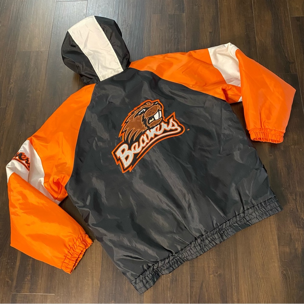Oregon State Beavers
Large Sz L Embroidered Hooded Jackets
Side Embroidered Logo